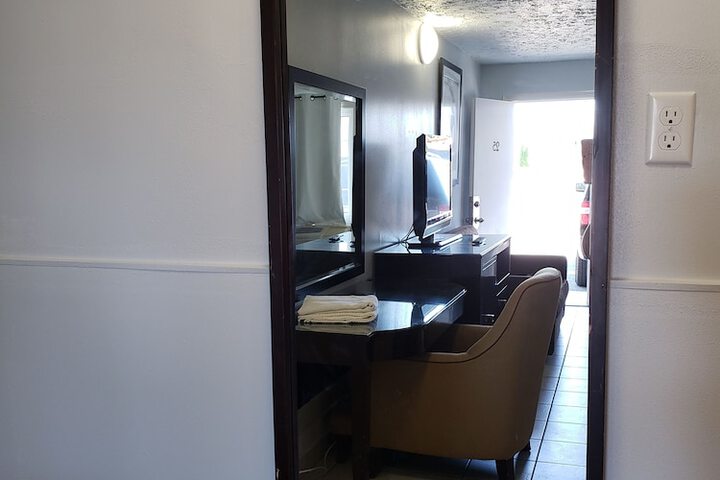 Room 12 of 28