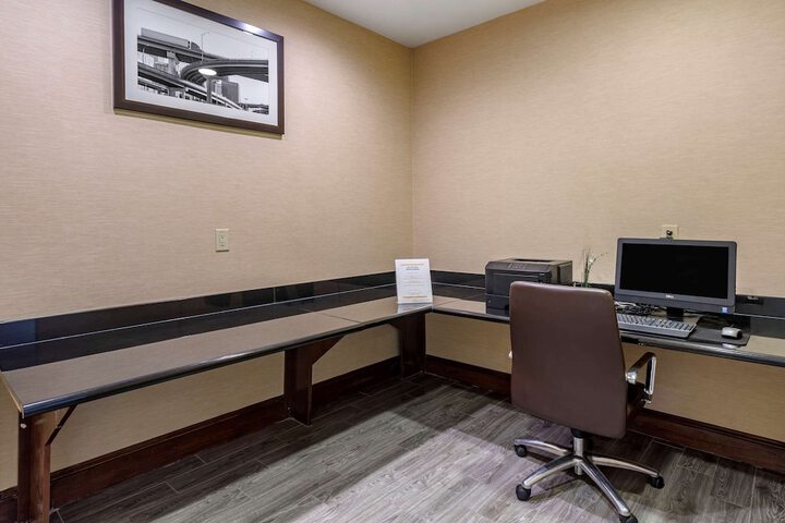 Business Center 44 of 46