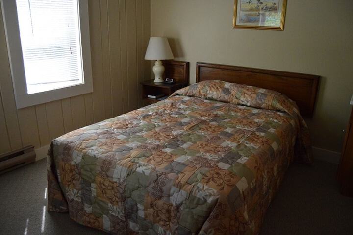 Kennebunk Gallery Motel & Cottages