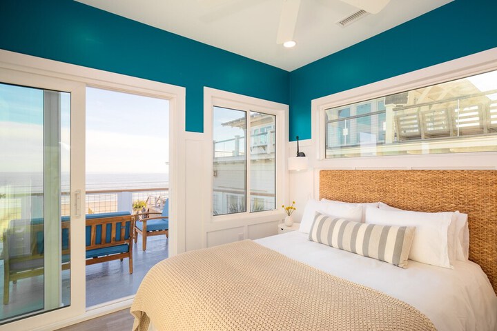 Oceans Eye by Avantstay Beach Front Home w / Roof Top Pool & Putting Green!