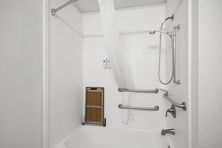 Comfort Inn & Suites Cincinnati Eastgate