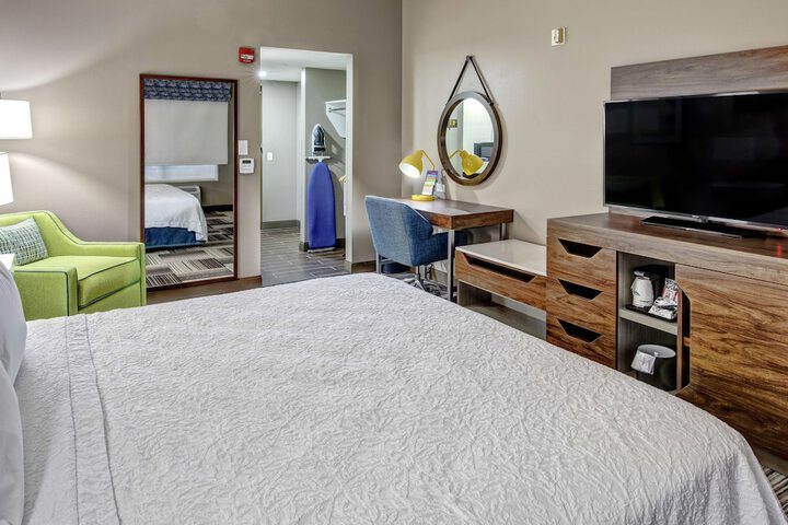 Room 17 of 33