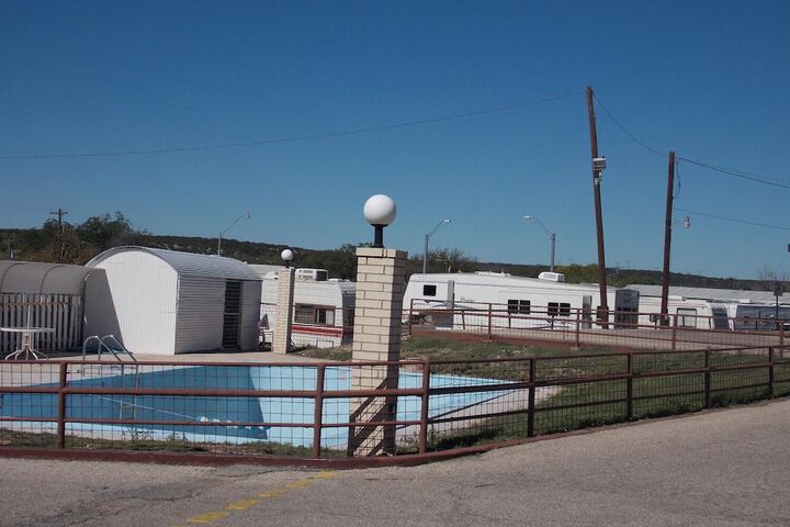 Holiday Host Motel
