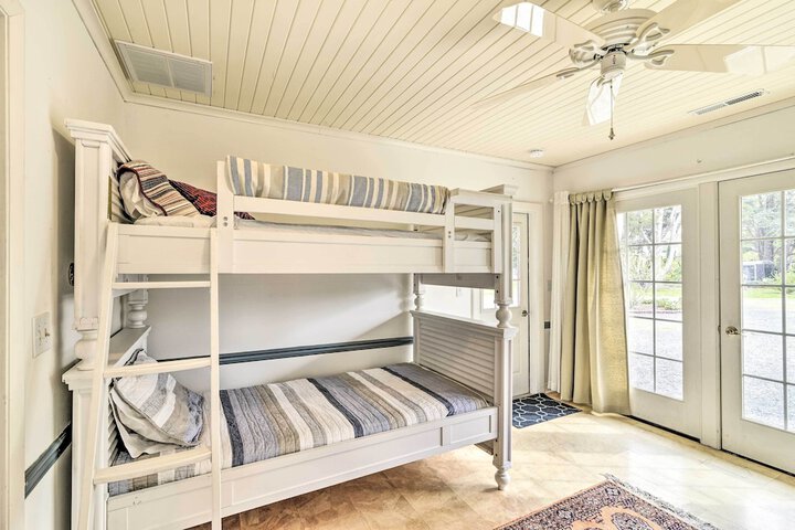Bayfront Retreat w / Game Room + Outdoor Pool!