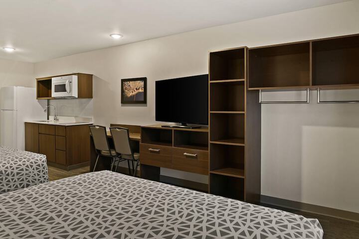 Woodspring Suites East Lansing - University Area
