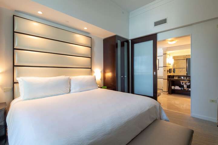 Room 30 of 77