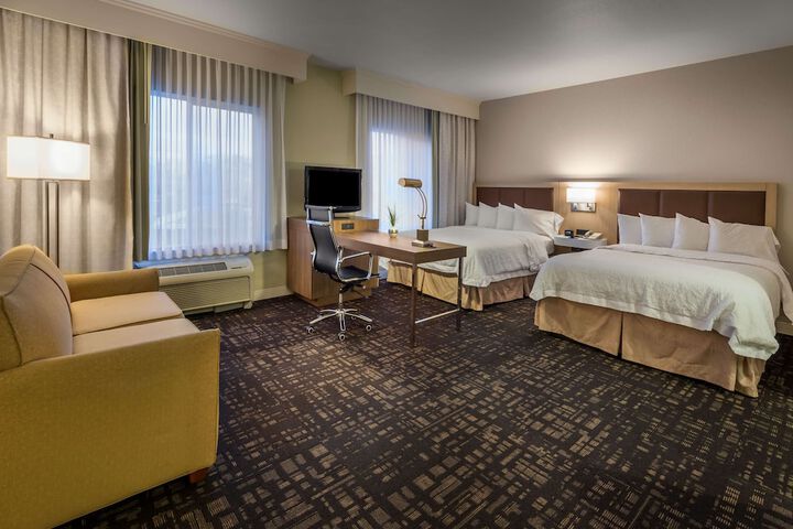 Room 4 of 9