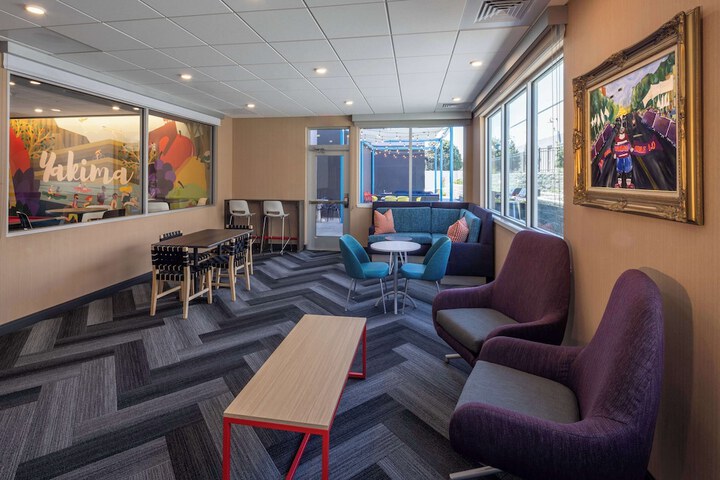 Hotel Interior 7 of 37