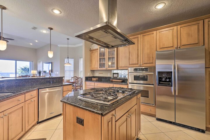 Waterfront Gem w / Pool & Dock in Apollo Beach
