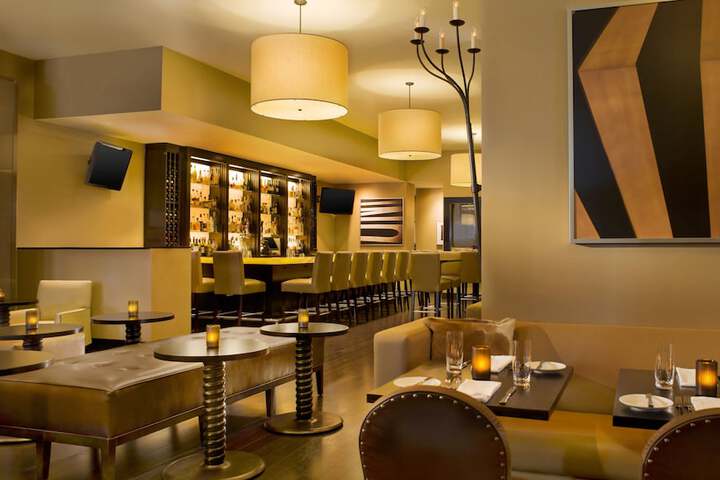 Sheraton Commander Hotel