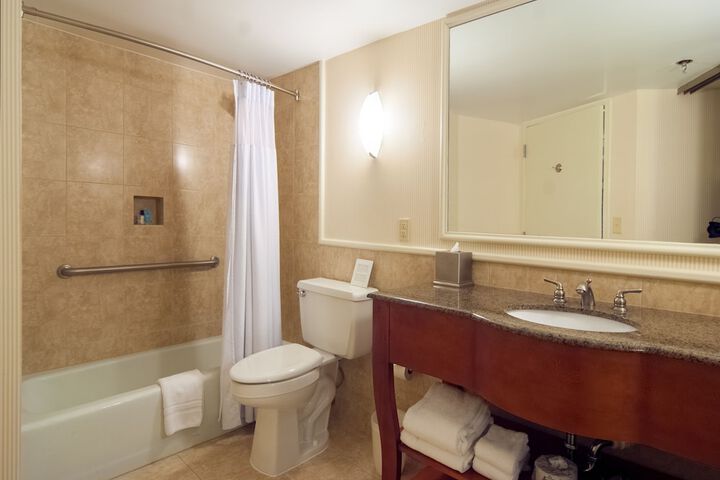 Crowne Plaza Executive Center Baton Rouge by IHG