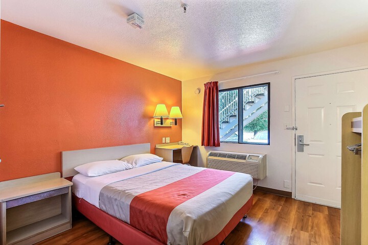 Motel 6 Pinole CA