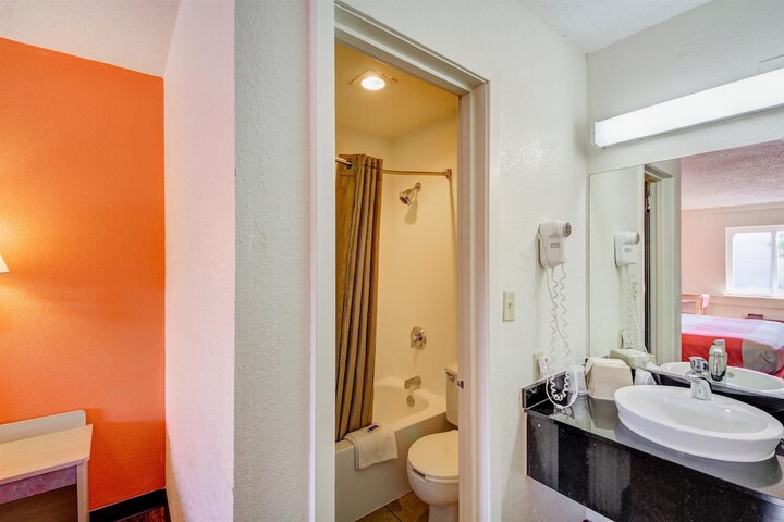 Room 16 of 29