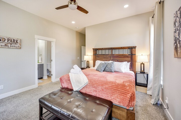 Dtwn Woodland Park Townhome w / Covered Deck
