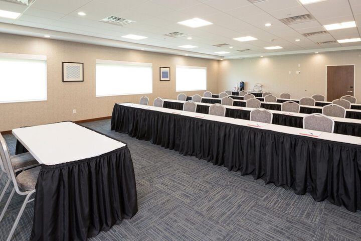 Holiday Inn Express and Suites Kalamazoo West by IHG