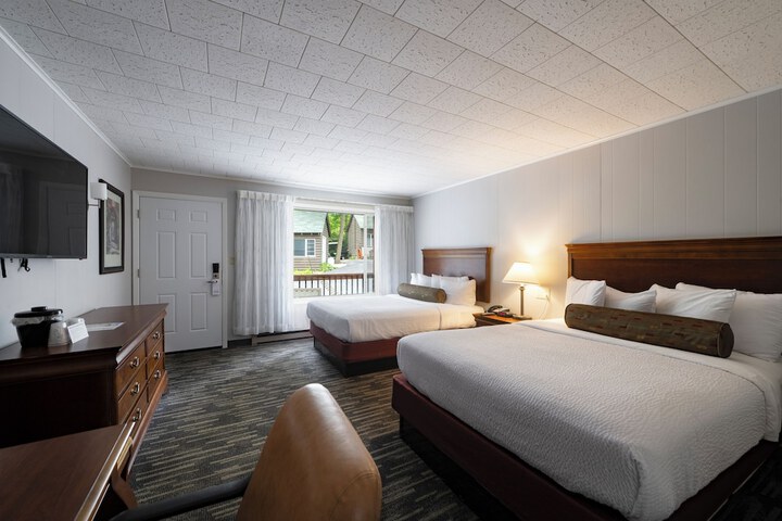 Scottys Lakeside Resort