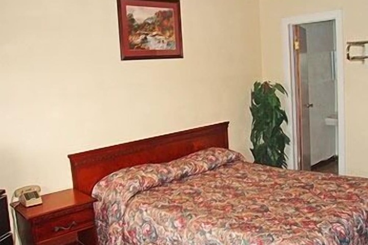 Room 12 of 21