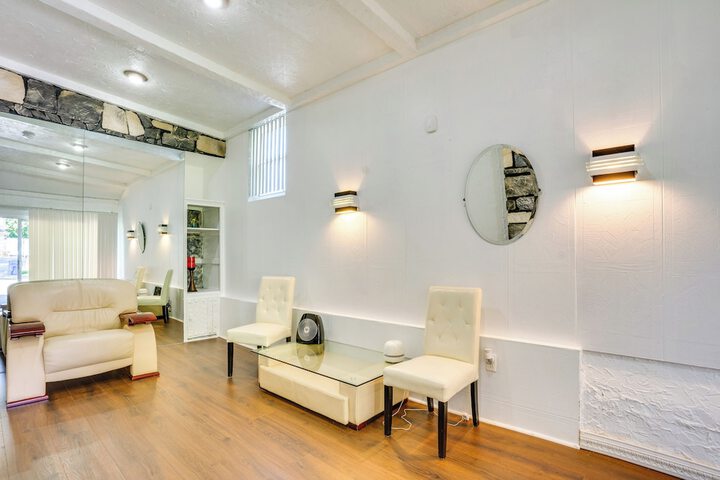 Shared Yard 4 Mi to Nyc: Englewood Apartment!