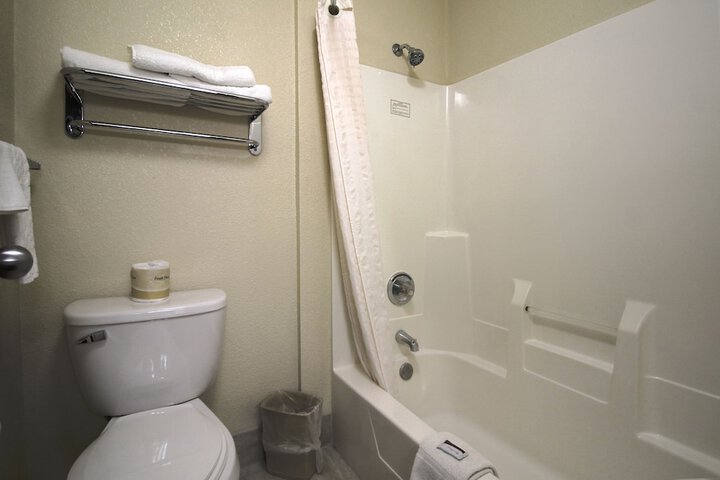 Room 17 of 40