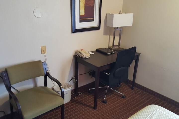 AmericInn by Wyndham Johnston Des Moines