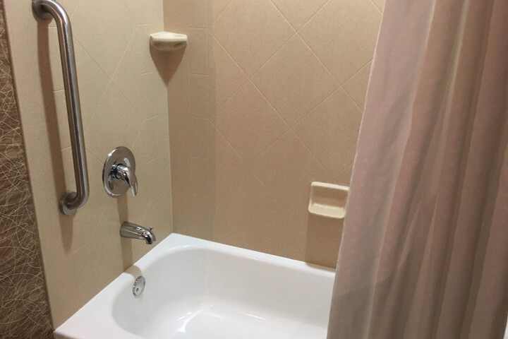Room 33 of 46