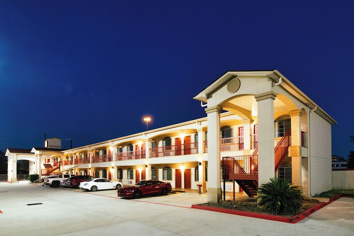 Hotel 4 of 19