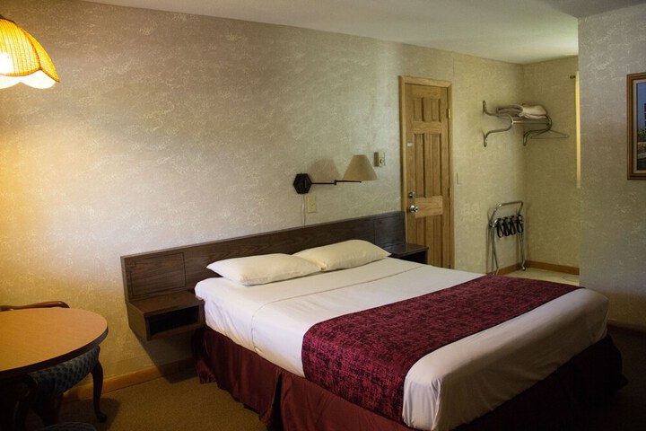 Room 25 of 33