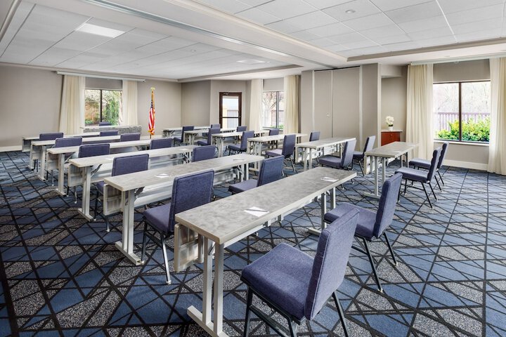 Courtyard by Marriott Manchester - Boston Regional Airport