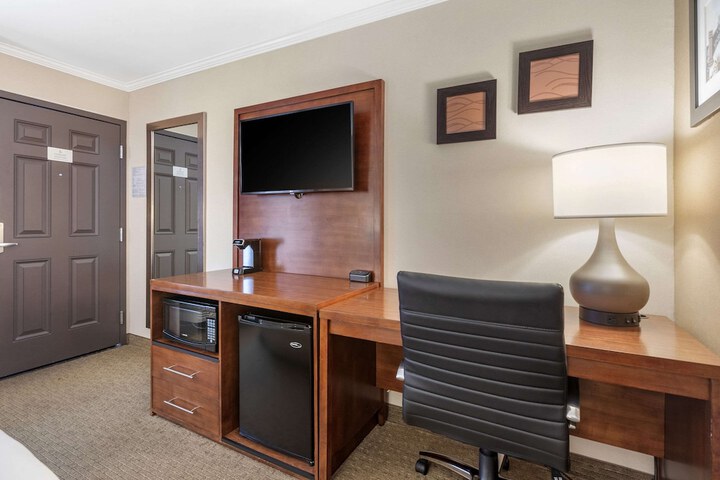 Room 108 of 136