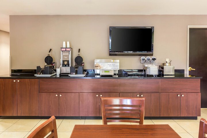 Breakfast/Coffee Service 28 of 39