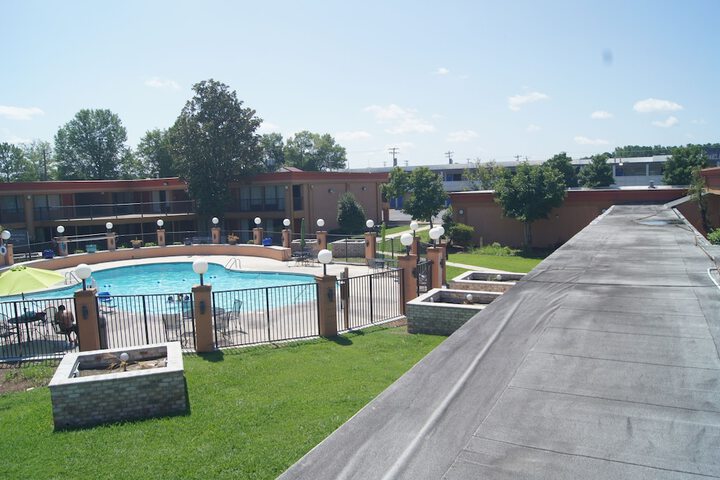 Pool 14 of 110