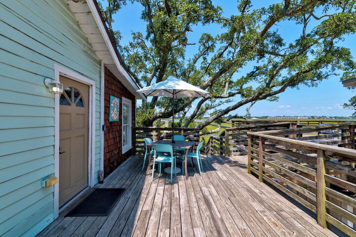 Riverside Inn and Cottages