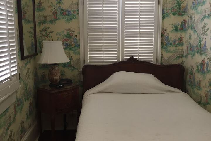 Room 42 of 49