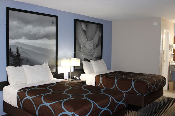 Room 13 of 18