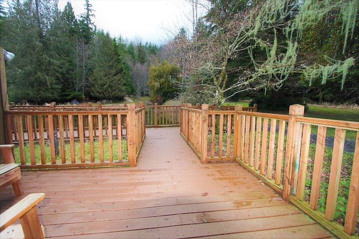 Alexanders Lodge