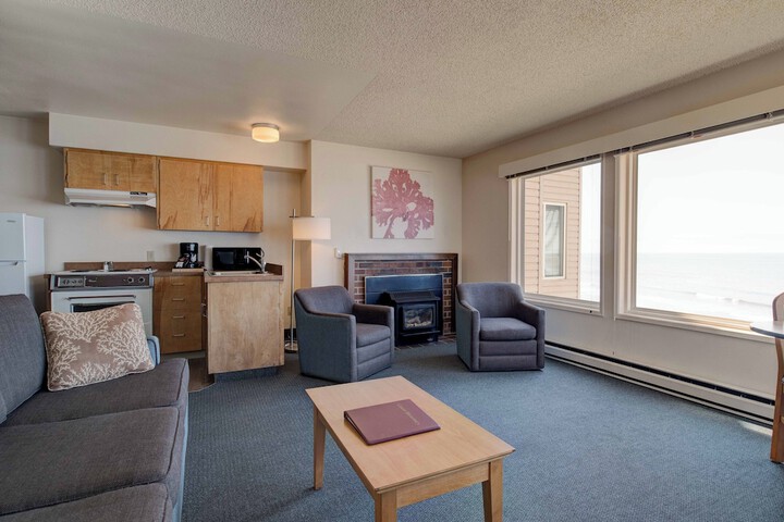 Ester Lee Oceanview Inn