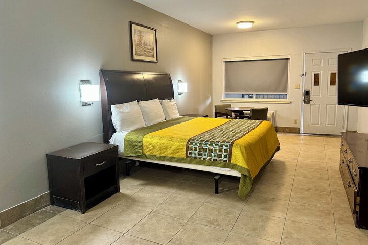 Texas Inn and Suites City Center at University Dr.