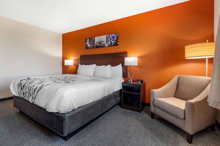 Room 13 of 38