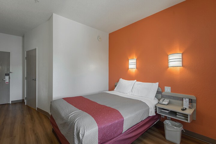 Room 25 of 34