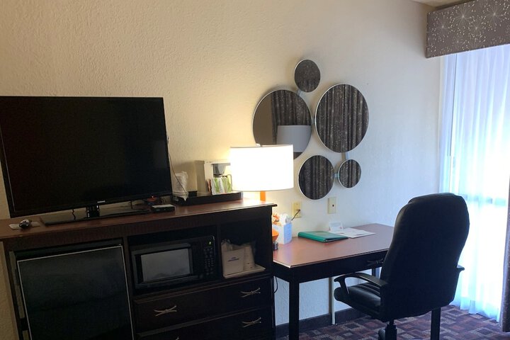 Room 13 of 18