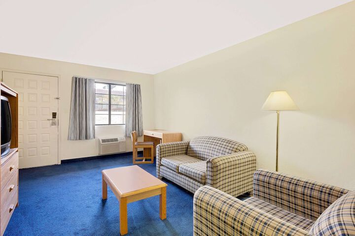Room 18 of 32