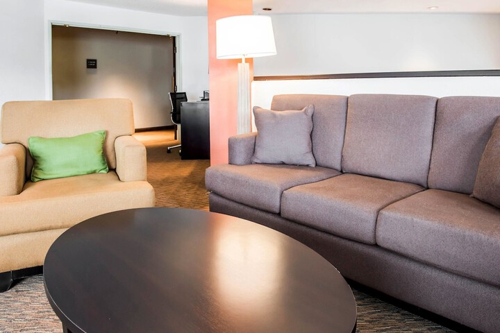 Business Center 15 of 16