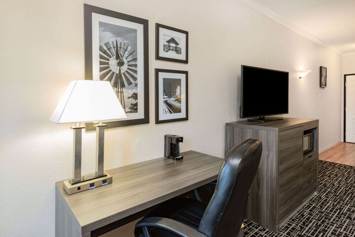 La Quinta Inn & Suites by Wyndham Garland Harbor Point