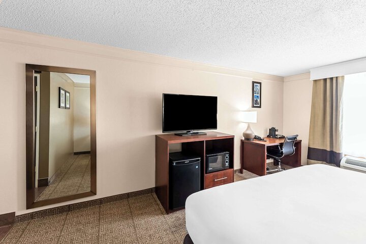 Comfort Inn & Suites Heath - Newark South