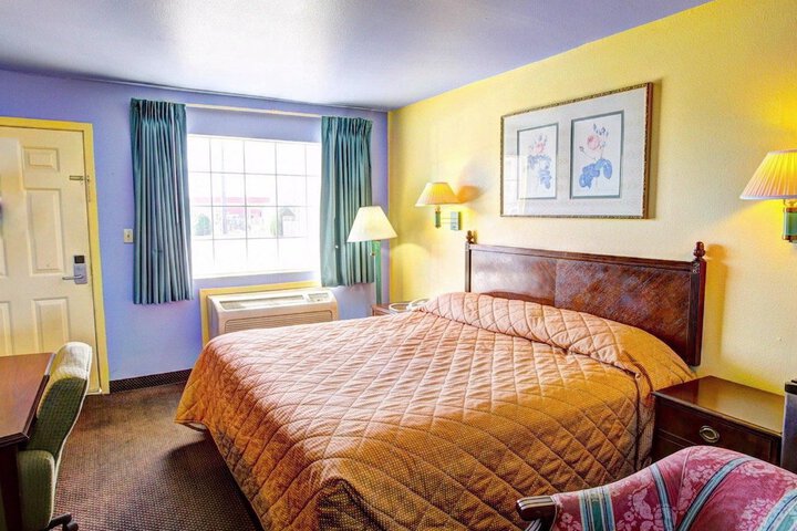 Room 11 of 15