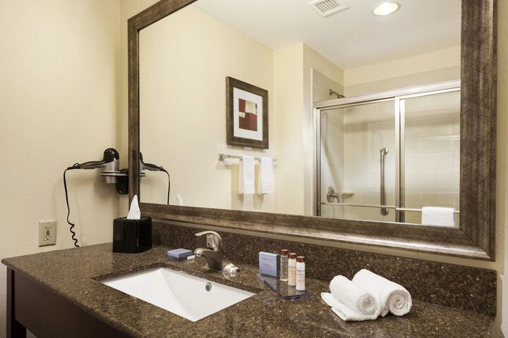 Room 15 of 28