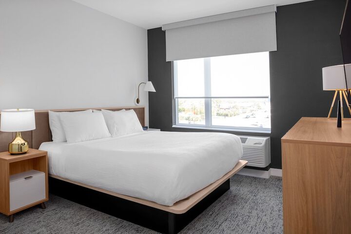 Room 9 of 18
