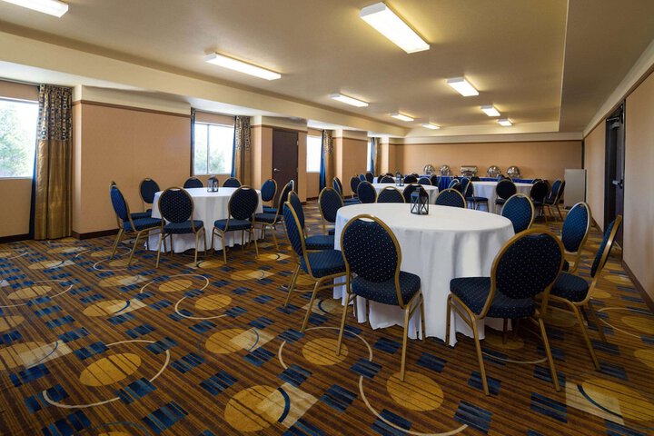 Ballroom/Hall 24 of 26