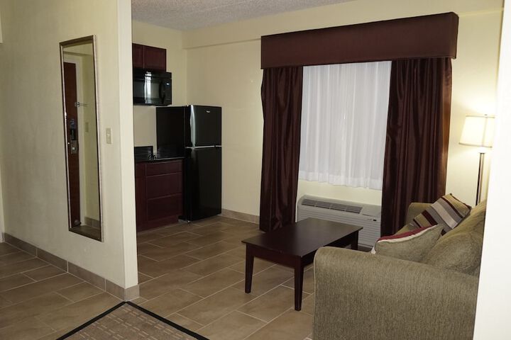 Room 15 of 32