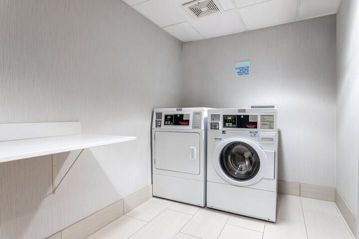 Holiday Inn Express & Suites Vadnais Heights by IHG